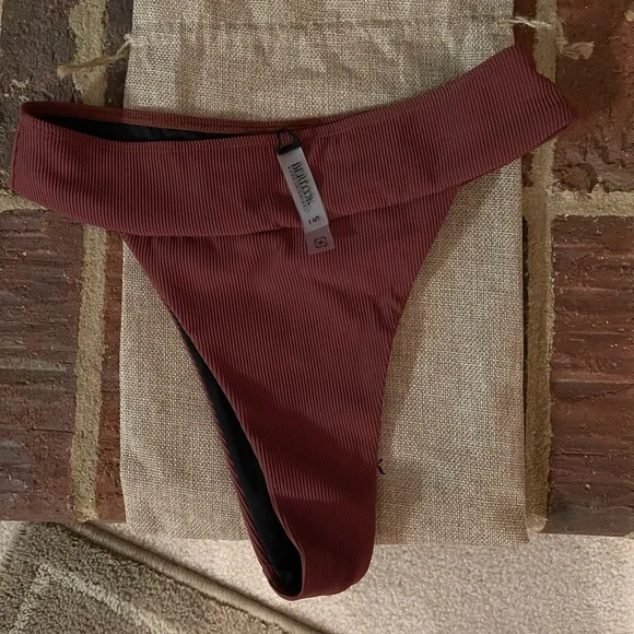 Berlook swim bottom (website link in description) - Picture 1 of 2